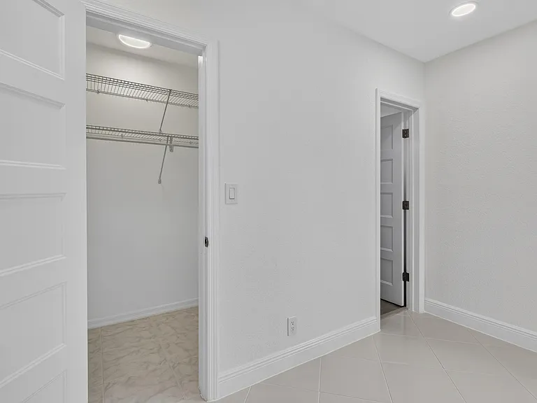 1200 SW 12th Ter — Photo 22