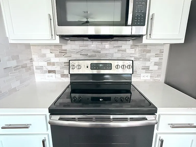 2345 Aurora Dr — Photo 6