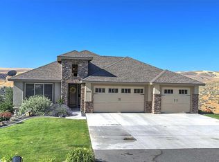16518 S Fairview Loop, Kennewick, WA 99338