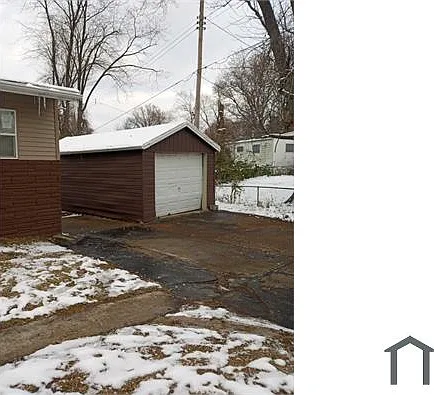 1111 Scott Ave — Photo 3
