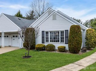 719 Victoria Ct #B, Monroe Township, NJ 08831
