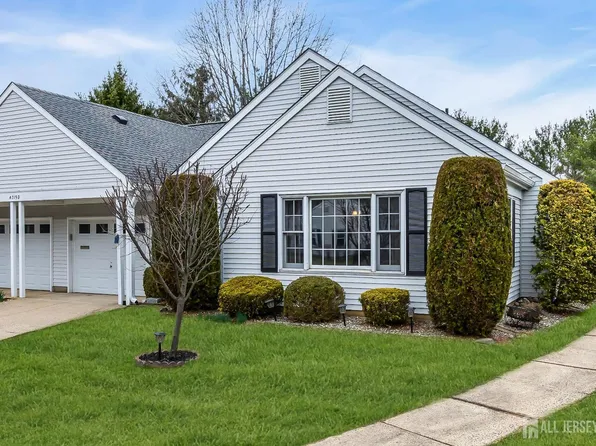 719 Victoria Ct #B, Monroe Township, NJ 08831