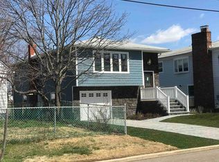 102 North Rd, Babylon, NY 11702