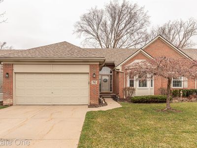 793 Woodhaven Dr, Walled Lake, MI, 48390