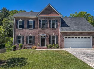 6040 Roselawn Rd, Roanoke, VA 24018