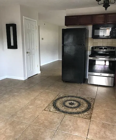 2 Warsaw Ave #1L — Photo 3