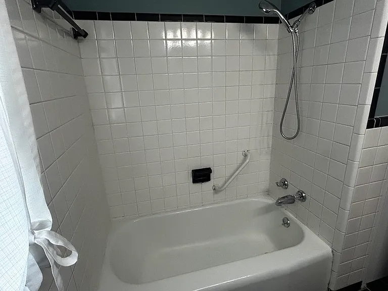 2421 Clarendon Ave — Photo 10