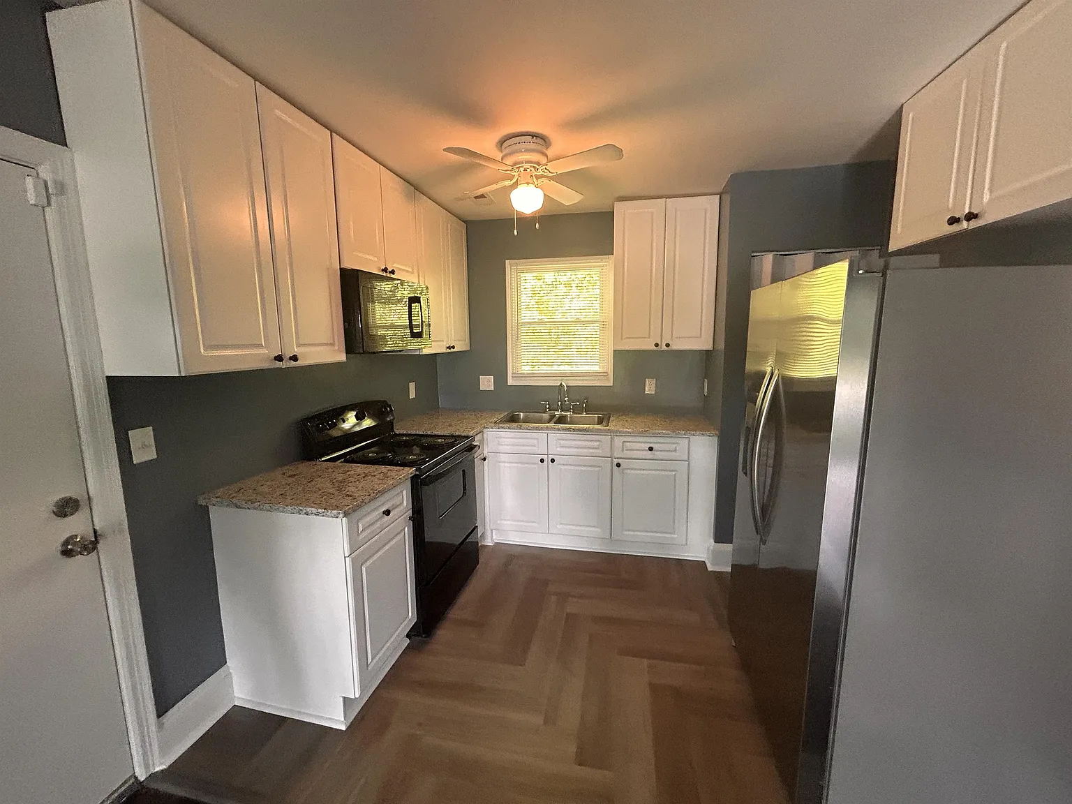 1513 Noel Place - 1 — Photo 2