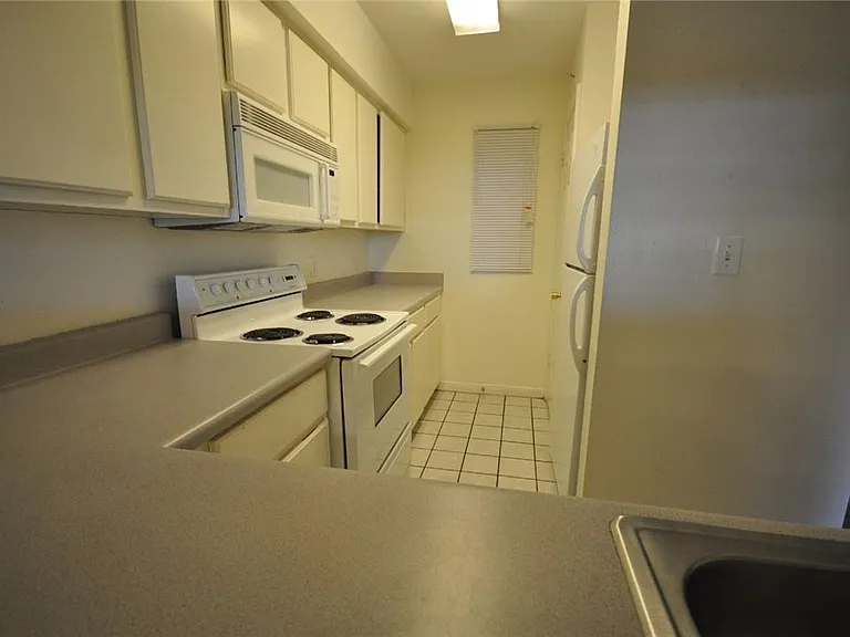 501 W 26th St #222 — Photo 3