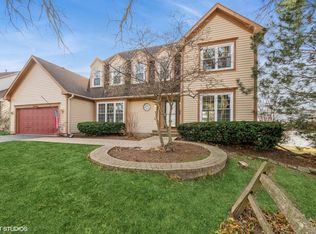 990 Cobblers Xing, Elgin, IL 60120