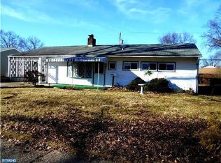 11 Gridiron Rd, Levittown, PA 19057