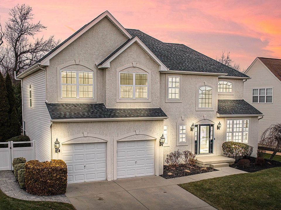 1st image of 114 Bunker Hill Dr