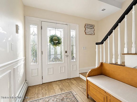 3rd image of 38 Weiner St