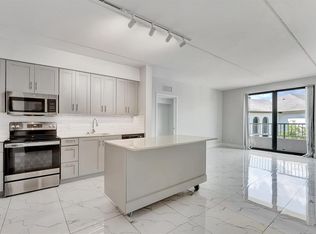 250 W Hidden Valley Blvd, Boca Raton, FL 33487