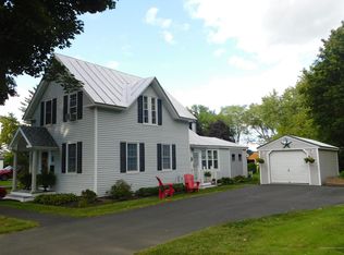12 Elm St, Newport, ME 04953