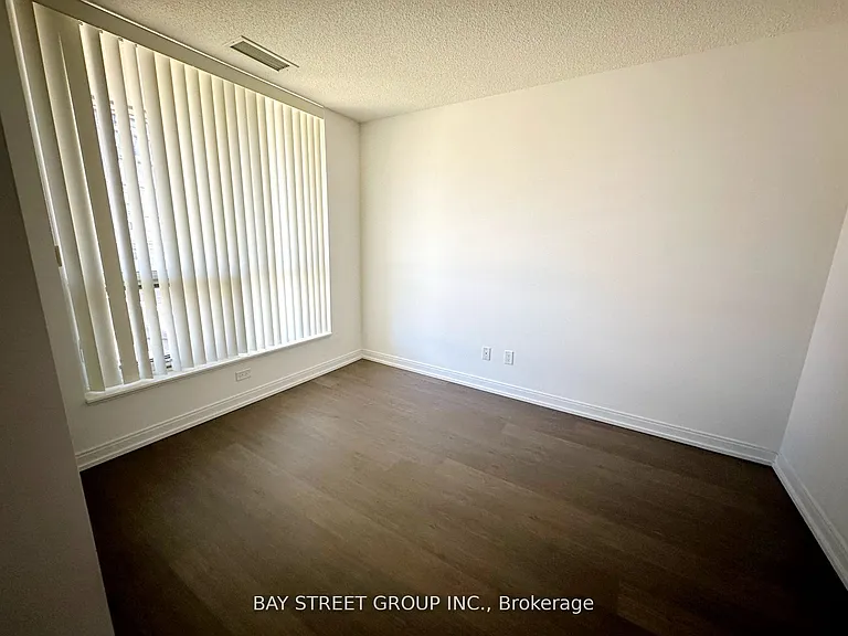 255 Village Green Sq #401 — Photo 9