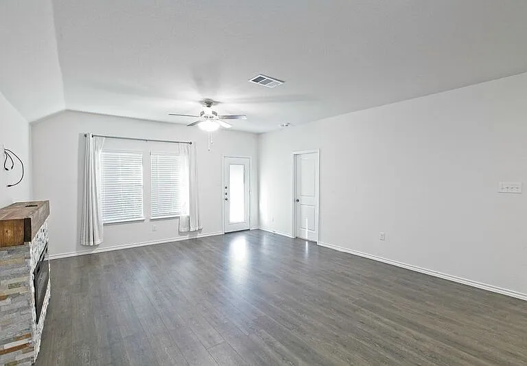 1111 Emerald Gate Dr — Photo 35