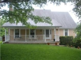 516 NW Springwood Dr, Blue Springs, MO 64015
