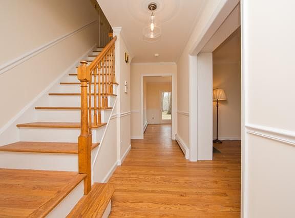 3rd image of 30 Brook Farm Ln