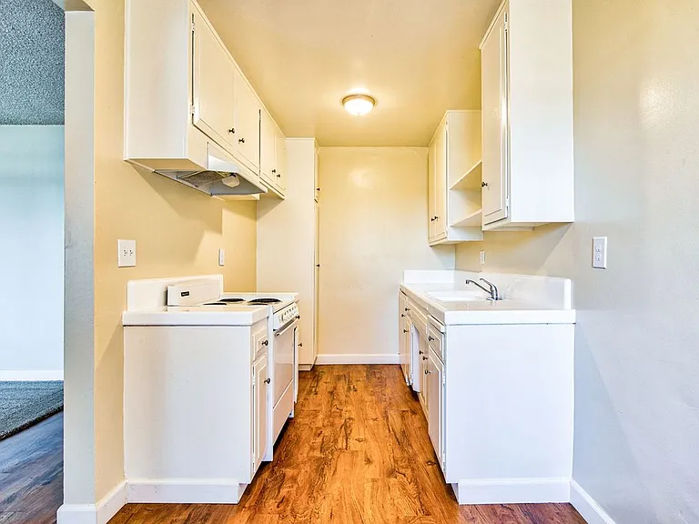 Gardenview Apartments — Photo 24