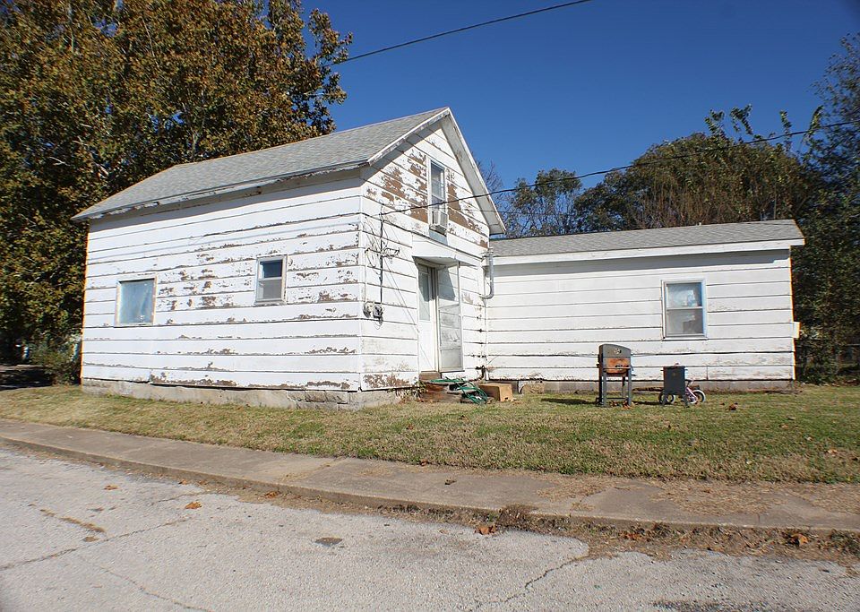 2nd image of 1023 Church St
