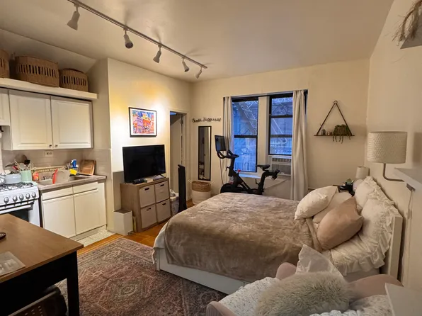111 West 16th Street image 1 of 7