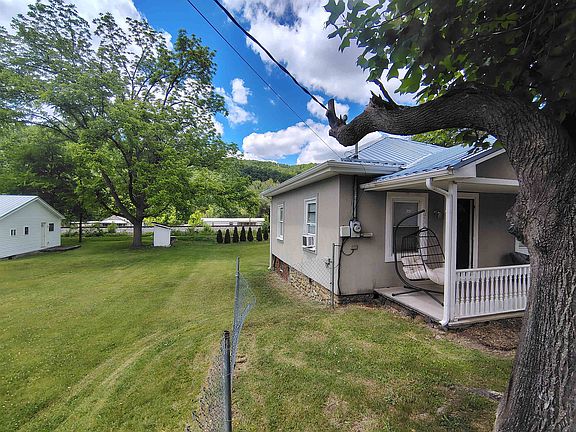 2nd image of 207 Jackson Ave