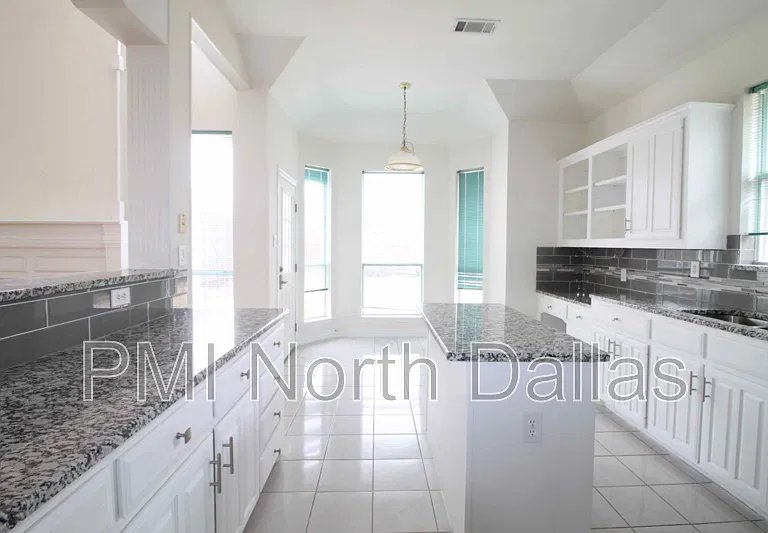 3835 Walden Way — Photo 6