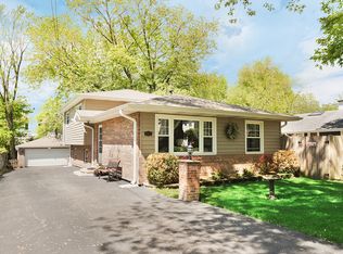 222 Willard Pl, Westmont, IL 60559