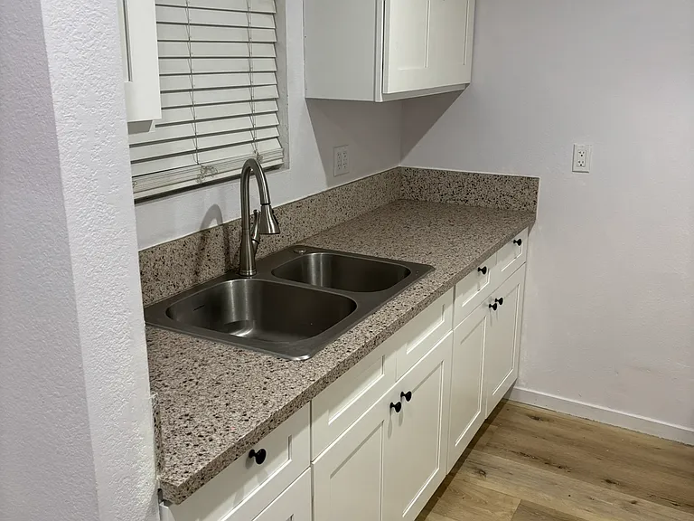 10311 Croesus Ave — Photo 10