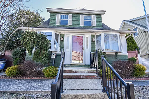 Sold by Coldwell Banker Advantage | media 8