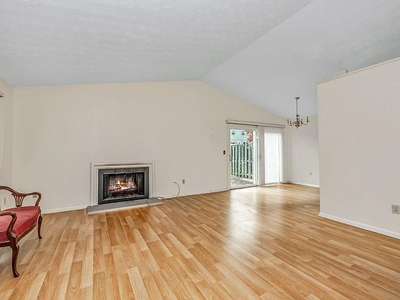 2nd image of 123 Chapel Hill Dr #123