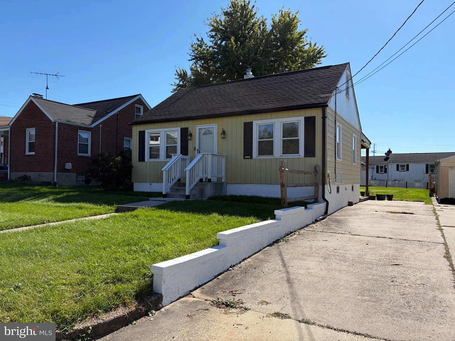 3 bed, 1.0 bath, 1128 sqft, $1,950 — Photo 2