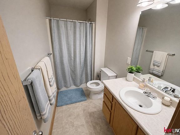 4th image of 218 Irving St