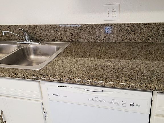 Granite Counter, dish washer