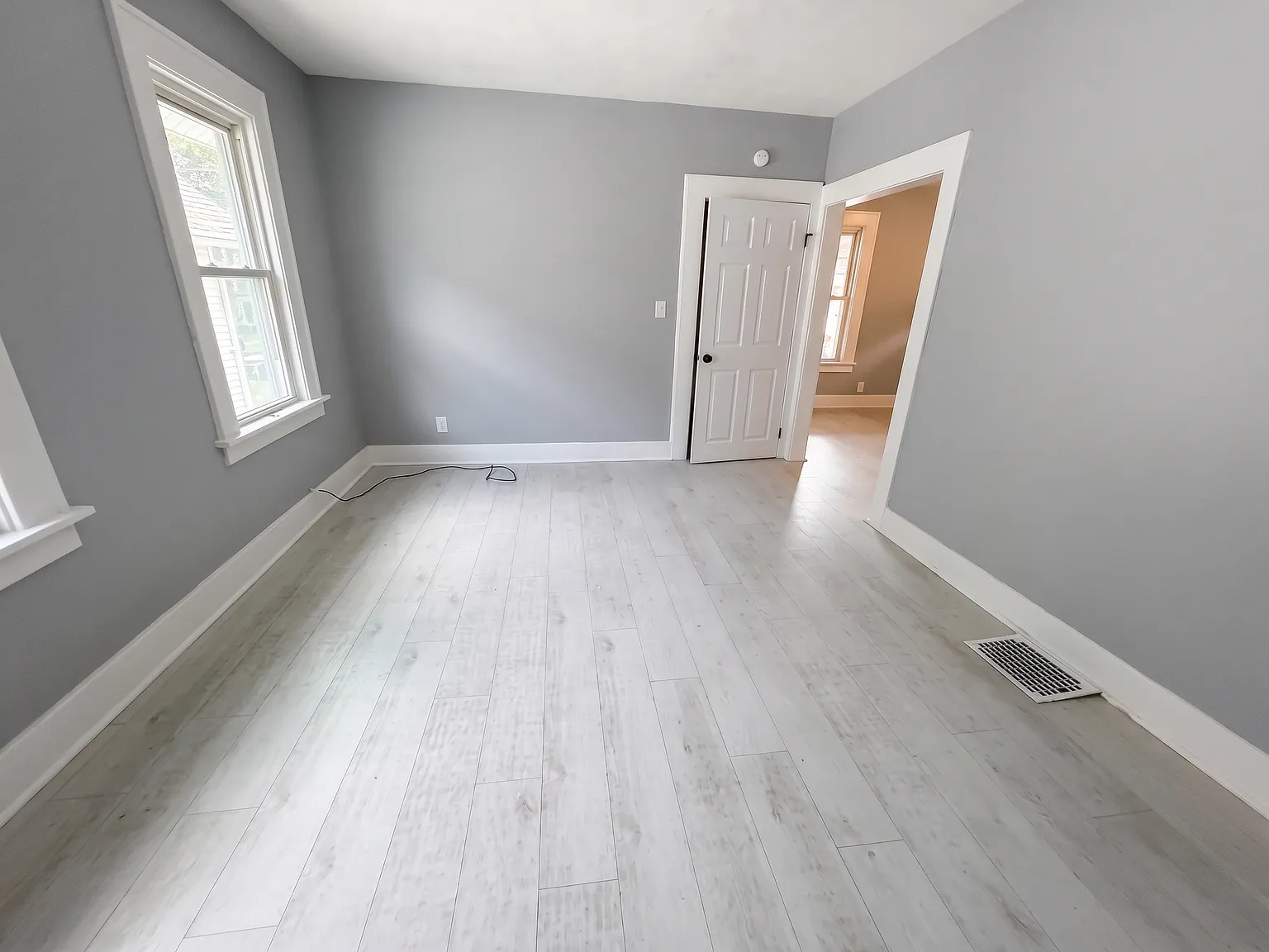 2 bed, 950 sqft, $850 — Photo 2