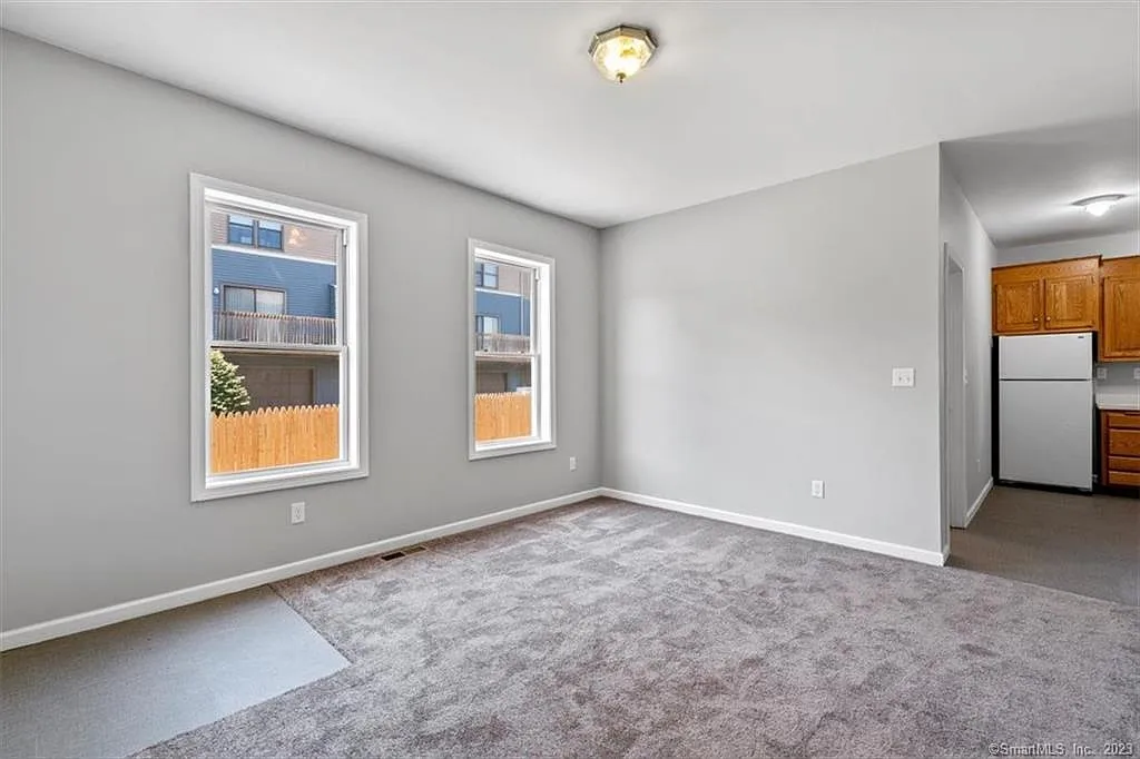 Building Photo - 89 Elm St #B