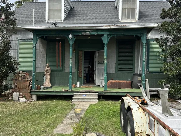 3822 Sealy St, Galveston, TX 77550