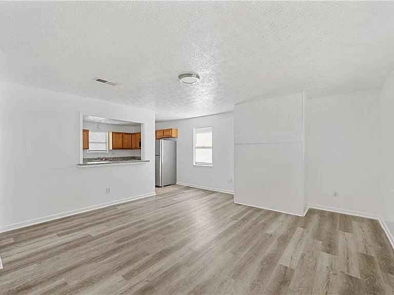 210 Tanglewood Ln #B — Photo 3