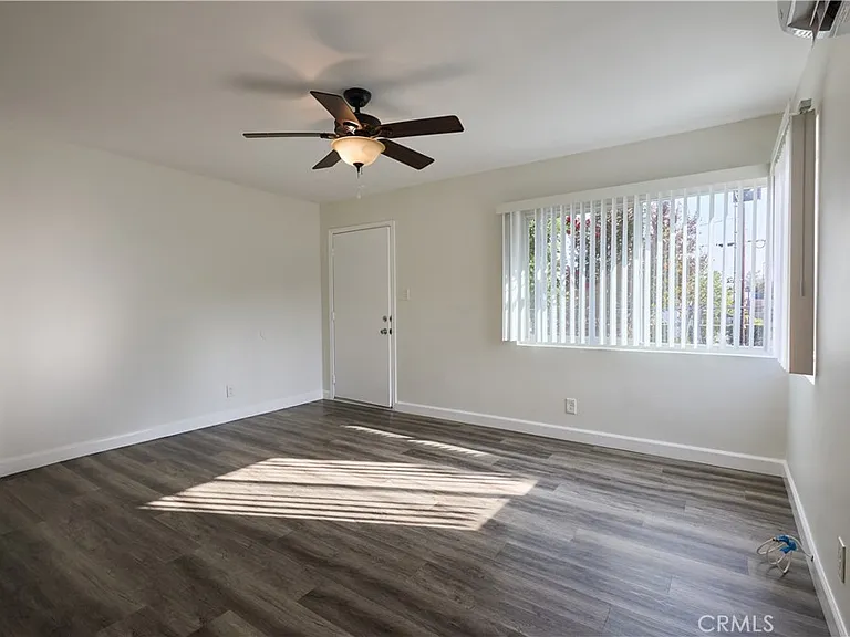 3644 Russell St — Photo 4