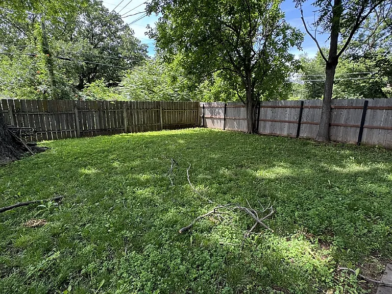 107 S Gordon St — Photo 14