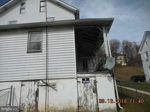 4th image of 408 Main St