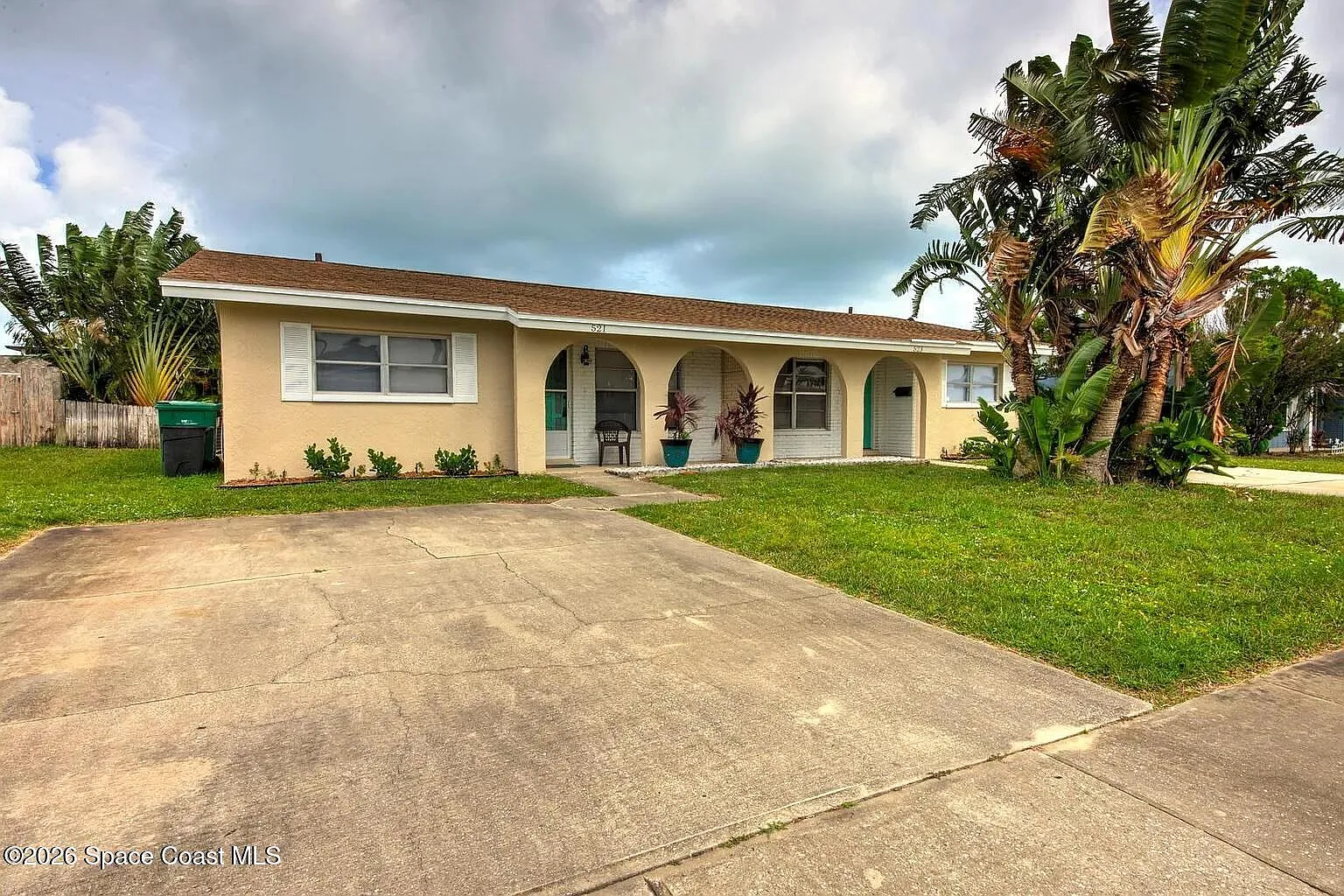 2 bed, 2.0 bath, 2340 sqft, $2,200 — Photo 1