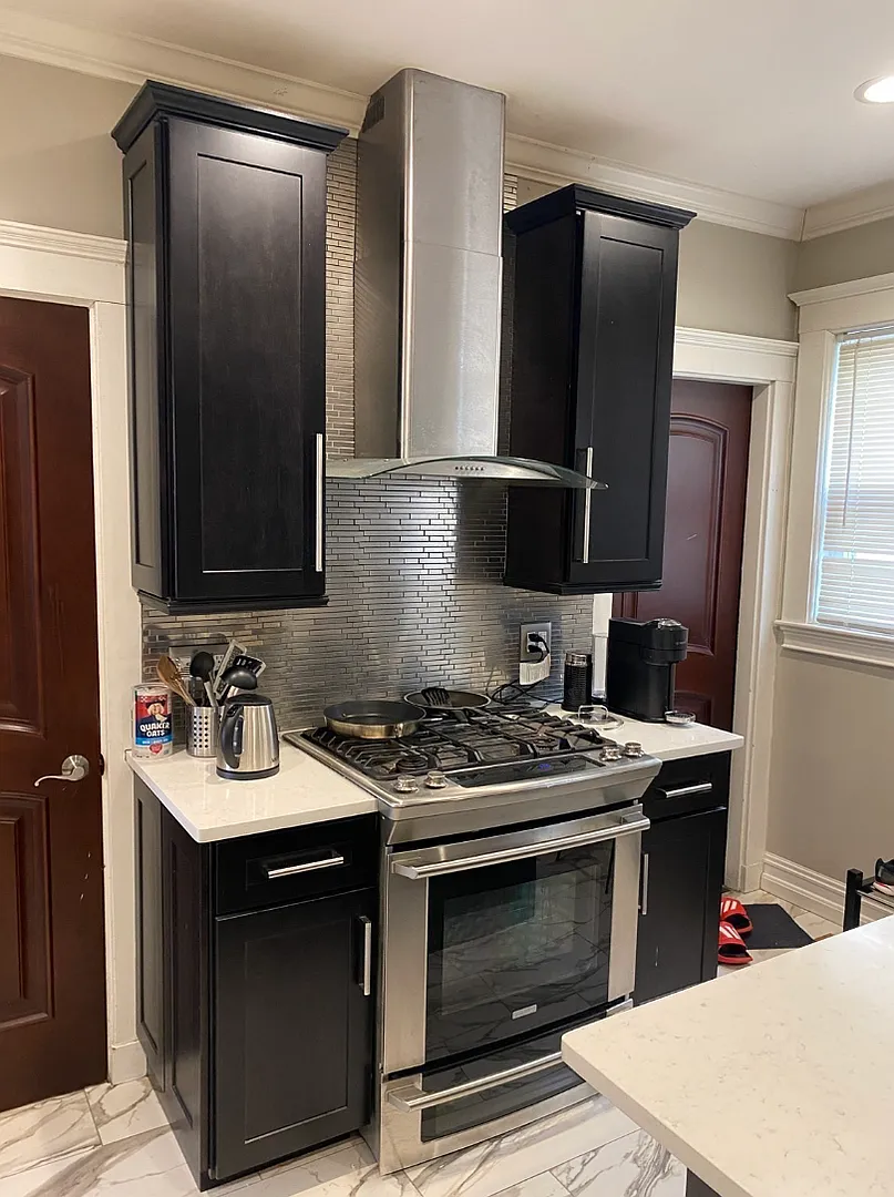 2 Months Free! No Fee! Luxury Apt W. Laundry In Unit. 2 Parking Spots Inc. Pet Friendly! — Photo 3