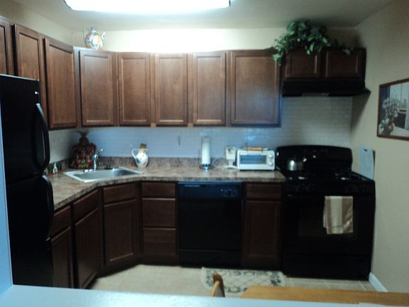 New eat-in cherry kitchen