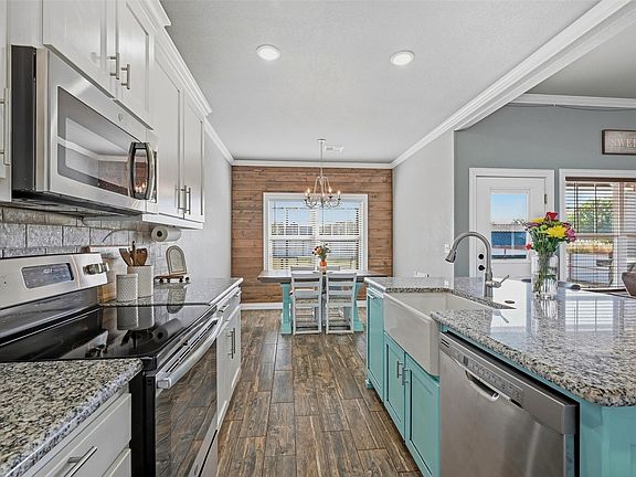 4th image of 140 Oak Ln