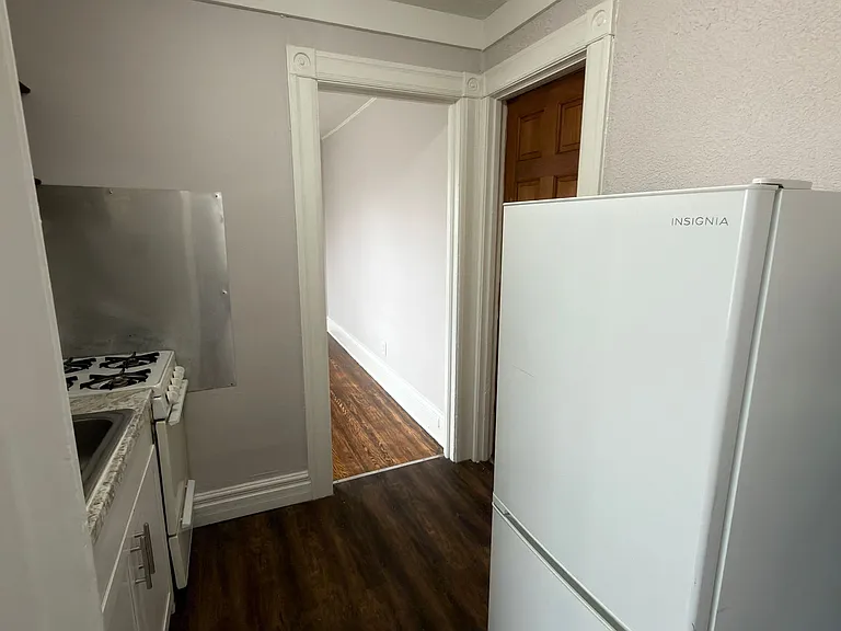 583 Averill Ave — Photo 12