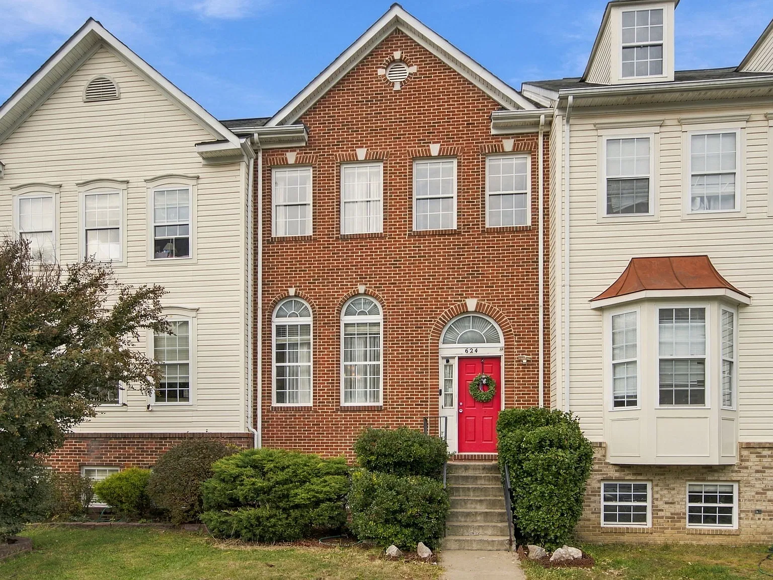 4 bed, 3.5 bath, 1864 sqft, $3,500 — Photo 1