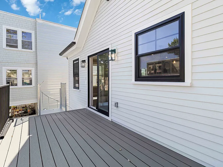 Springfield St — Photo 10