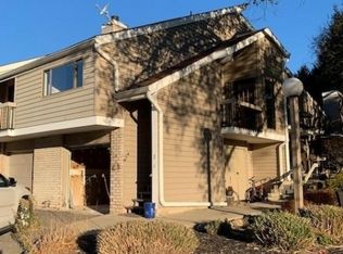 2 The Cres, Clinton, NJ 08809